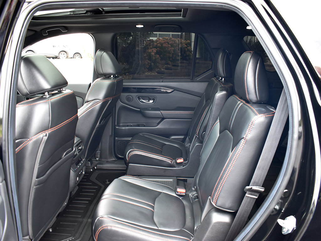Used 2025 Honda Pilot TrailSport image 6