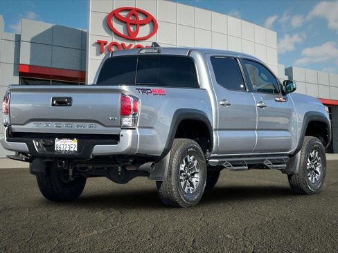 Used 2020 Toyota Tacoma SR5 image 3
