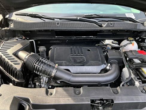 Used 2025 Chevrolet Blazer LT image 9