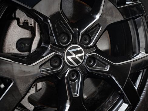 Used 2025 Volkswagen Atlas Peak Edition SE image 8