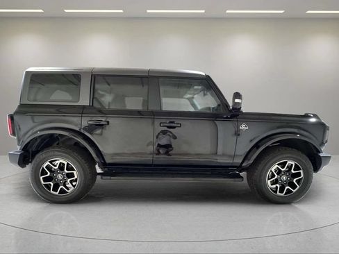 Used 2024 Ford Bronco Outer Banks AWD/4WD image 2