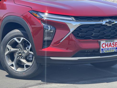 New 2025 Chevrolet Trax LT w/ LT Convenience Package image 3
