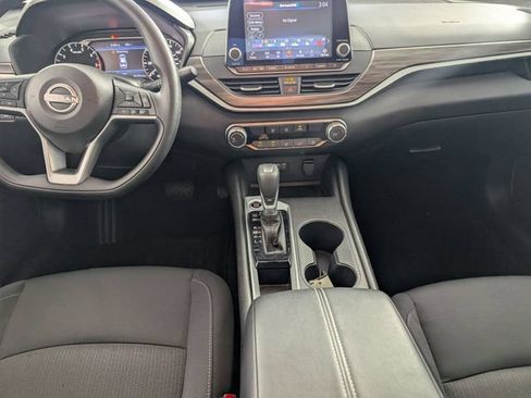 Used 2025 Nissan Altima 2.5 SV FWD image 24