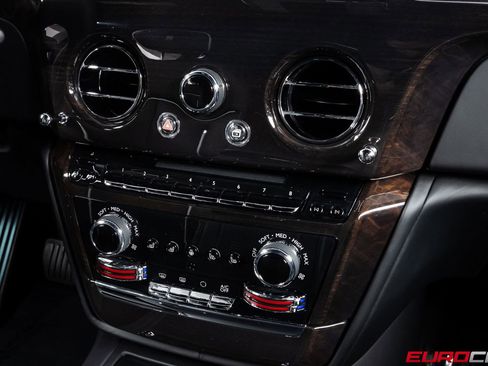 Used 2024 Rolls-Royce Phantom Sedan w/ The Phantom Package RWD image 31