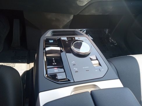 Used 2025 BMW iX xDrive50 image 18
