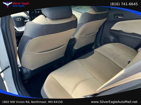 Used 2017 Toyota Prius Two w/ Prius Two Safety Plus Package FWD image 9