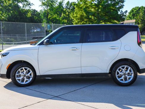 Used 2023 Kia Soul S FWD image 4