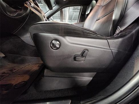 Used 2017 Jeep Grand Cherokee Overland image 18