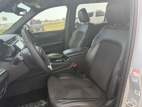 Used 2023 Jeep Grand Cherokee L Laredo AWD/4WD image 18