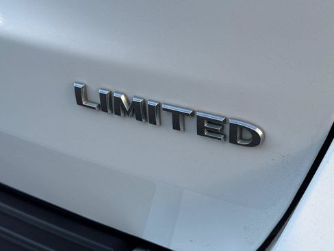 Used 2017 Jeep Grand Cherokee Limited w/ Trailer Tow Group IV AWD/4WD image 13