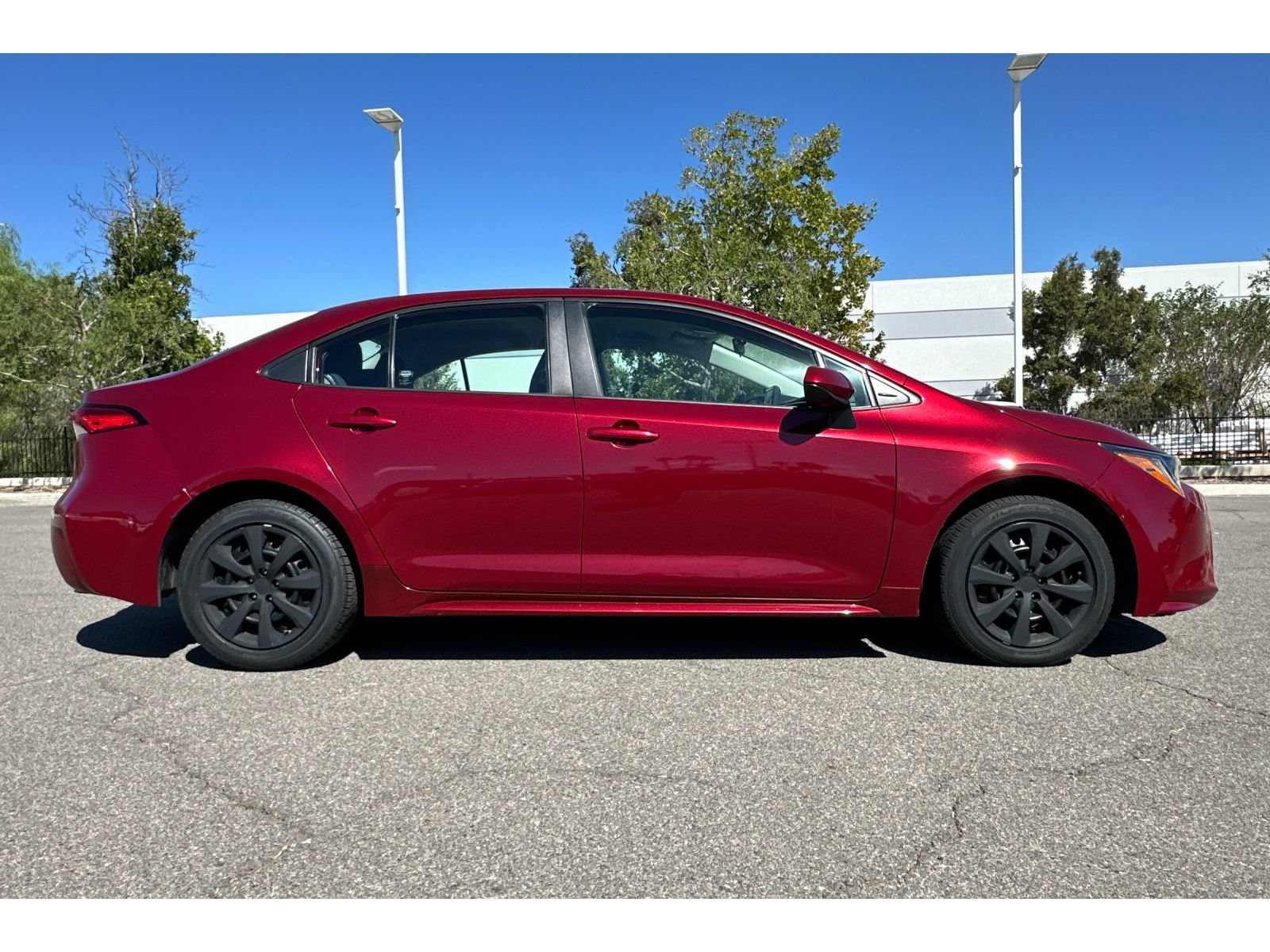 Used 2022 Toyota Corolla LE FWD image 7