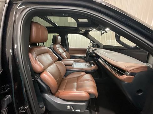 Used 2025 Lincoln Navigator L Reserve AWD/4WD image 13