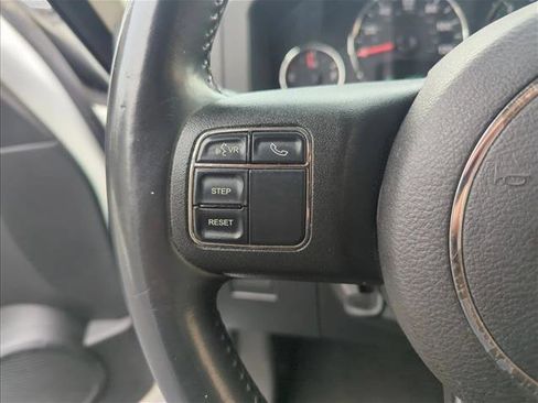 Used 2012 Jeep Liberty Sport image 12