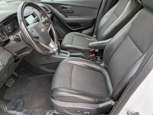 Used 2017 Chevrolet Trax LT w/ LT Convenience Package image 15