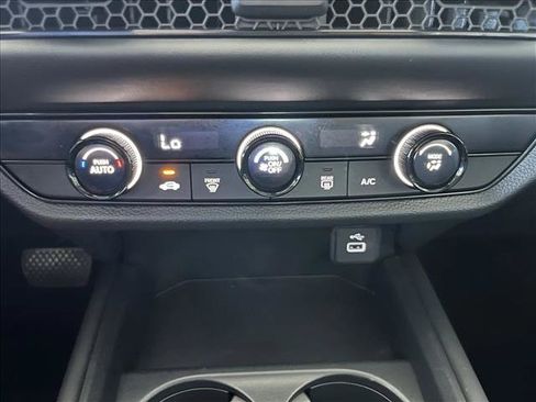 Used 2025 Honda HR-V LX image 15