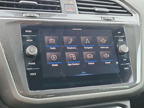 Used 2022 Volkswagen Tiguan SE image 29