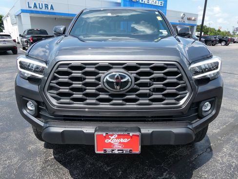 Used 2022 Toyota Tacoma TRD Off-Road AWD/4WD image 10
