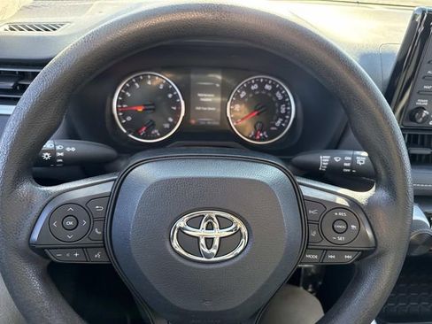 Used 2021 Toyota RAV4 LE image 30