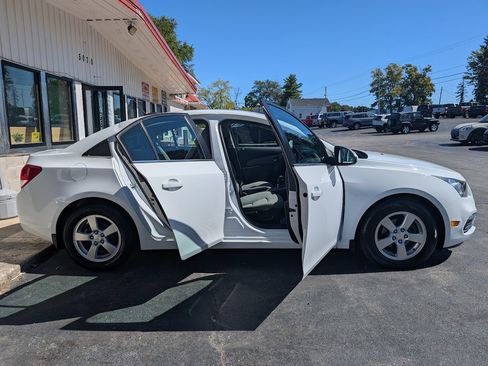 Used 2016 Chevrolet Cruze LT w/ Technology Package image 15