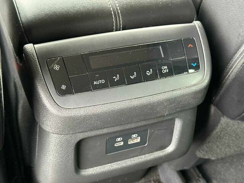 Used 2023 Nissan Pathfinder SL FWD image 15