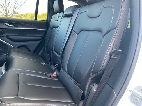 New 2025 Jeep Grand Cherokee Limited w/ Black Appearance Package image 17