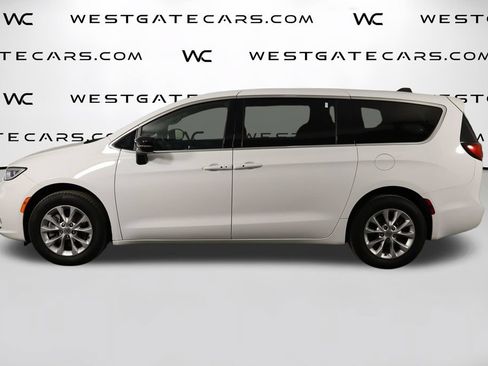 Used 2025 Chrysler Pacifica Select AWD/4WD image 5