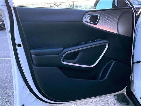 Used 2023 Kia Soul LX w/ LX Technology Package image 21