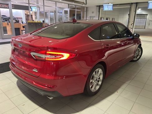 Used 2020 Ford Fusion SE image 4