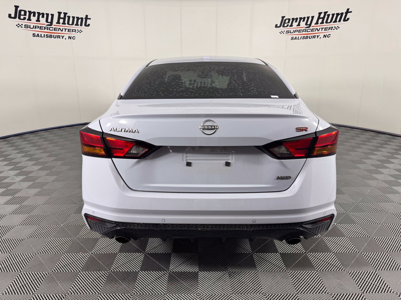 Used 2024 Nissan Altima 2.5 SR w/ SR Premium Package AWD/4WD image 8