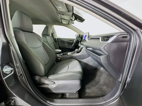 Used 2025 Toyota RAV4 XLE image 29