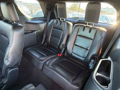 Used 2018 Ford Explorer Limited image 25