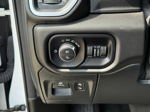 Used 2025 RAM 1500 Big Horn AWD/4WD image 19
