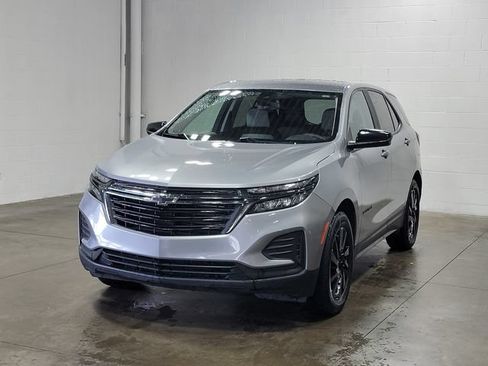 Used 2024 Chevrolet Equinox LS w/ LS Convenience Package FWD image 2