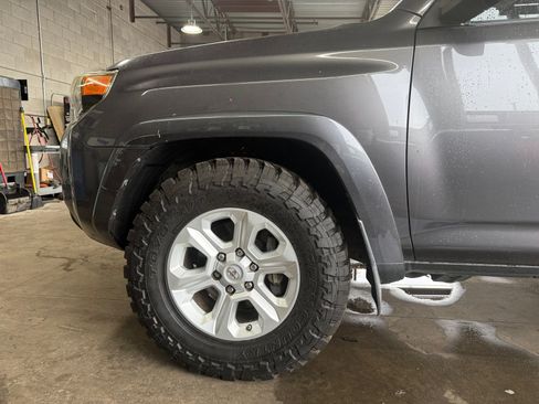 Used 2016 Toyota 4Runner SR5 Premium AWD/4WD image 10