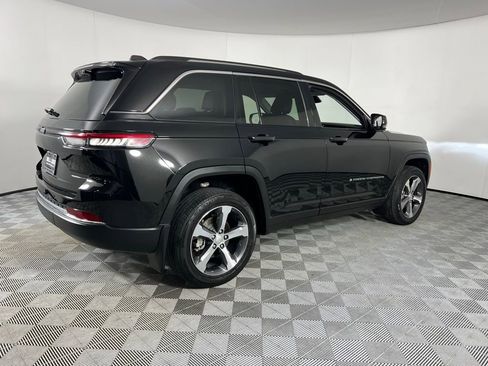 Used 2023 Jeep Grand Cherokee Limited w/ Luxury Tech Group II image 8