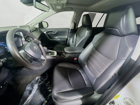 Used 2020 Toyota RAV4 Limited AWD/4WD image 17