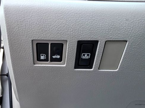 Used 2011 Toyota Avalon Limited FWD image 23