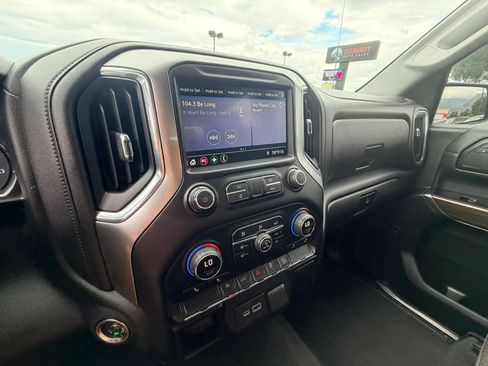 Used 2019 Chevrolet Silverado 1500 LT Trail Boss AWD/4WD image 17
