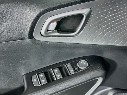 Used 2023 Kia Soul LX w/ Option Group 015 FWD image 15