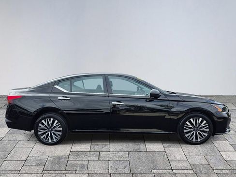 Used 2024 Nissan Altima 2.5 SV AWD/4WD image 8