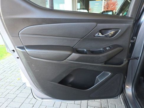 Used 2020 Chevrolet Traverse LS image 18