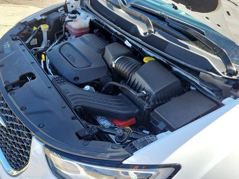 Used 2025 Chrysler Pacifica Select FWD image 40