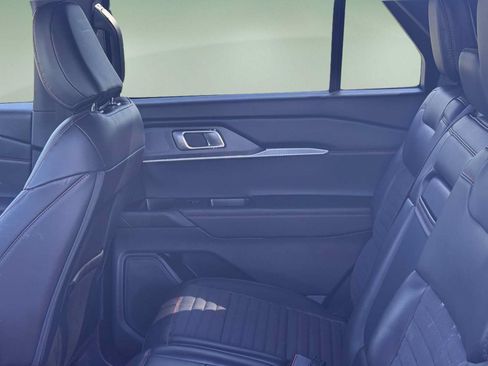 Used 2025 Ford Explorer ST-Line w/ ST-Line Street Pack AWD/4WD image 14