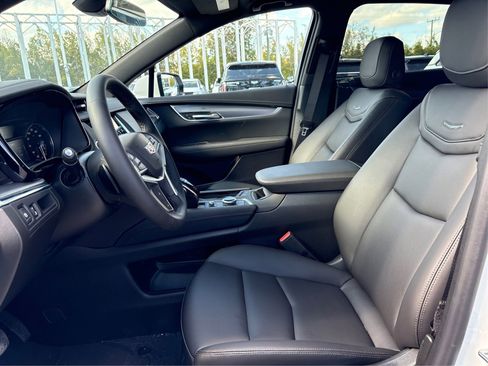 New 2026 Cadillac XT5 Luxury image 8