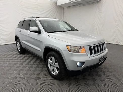 Used 2012 Jeep Grand Cherokee Laredo AWD/4WD image 4