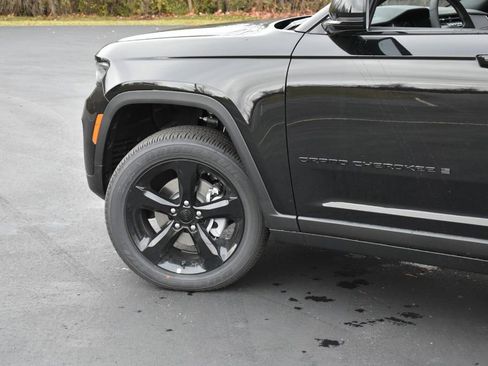 New 2025 Jeep Grand Cherokee Altitude AWD/4WD image 8