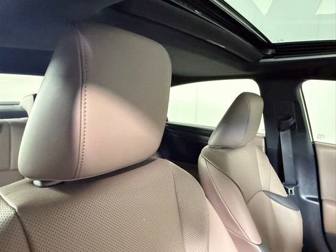 Used 2025 Lexus ES 350 w/ Premium Package image 37