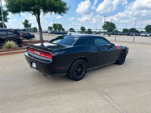 Used 2014 Dodge Challenger R/T RWD image 5