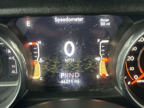 Used 2018 Jeep Wrangler Unlimited Sahara image 23