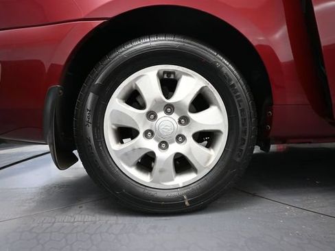 Used 2008 Hyundai Entourage GLS FWD image 13